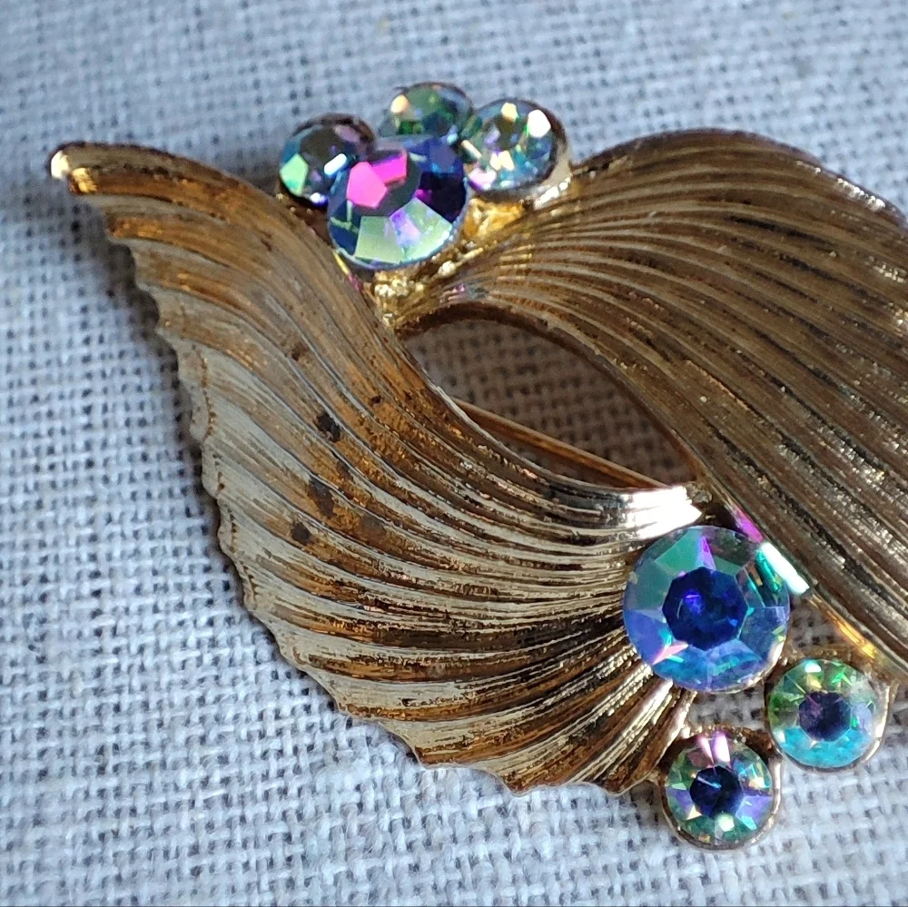 Vintage Light Blue Clear Aurora Borealis Gold Tone Rhodium Unsigned Brooch 1950s